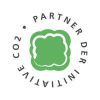 Ein Siegel, auf dem steht „Partner der Initiative CO2“.